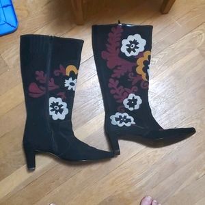 DONATING 3/21 Vintage embroidered boots 9M